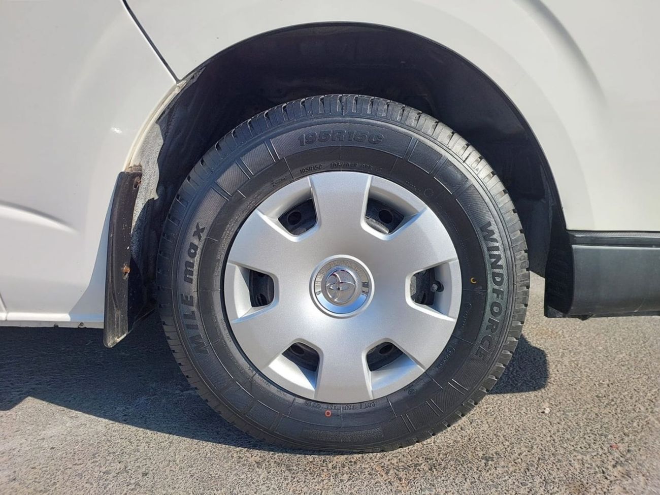 Toyota Hiace TOYOTA HIACE COMMUTER VAN RHD 2012 MODEL 3.0 L DIESEL AUTOMATIC(PM13847)