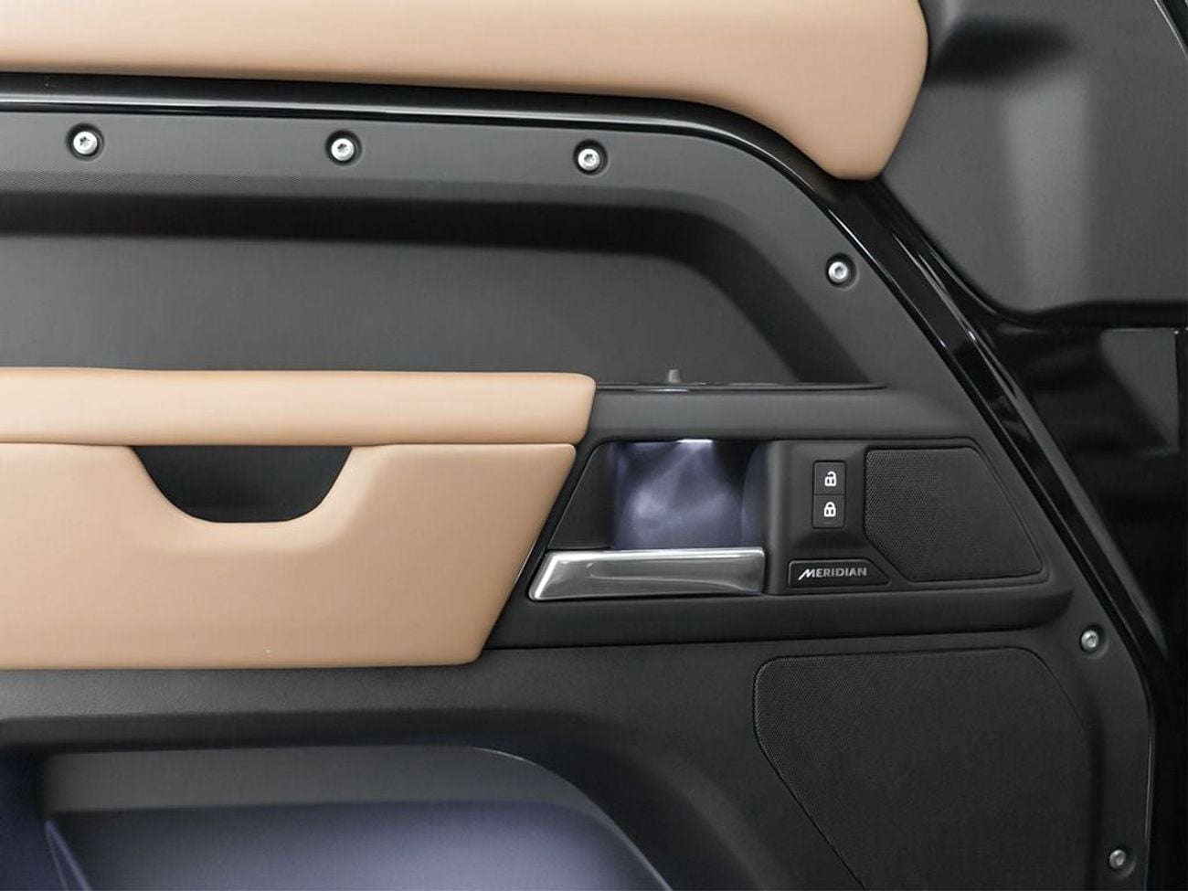 لاند روفر ديفندر P400 110 X-Dynamic HSE 3.0L (5 Seater)
