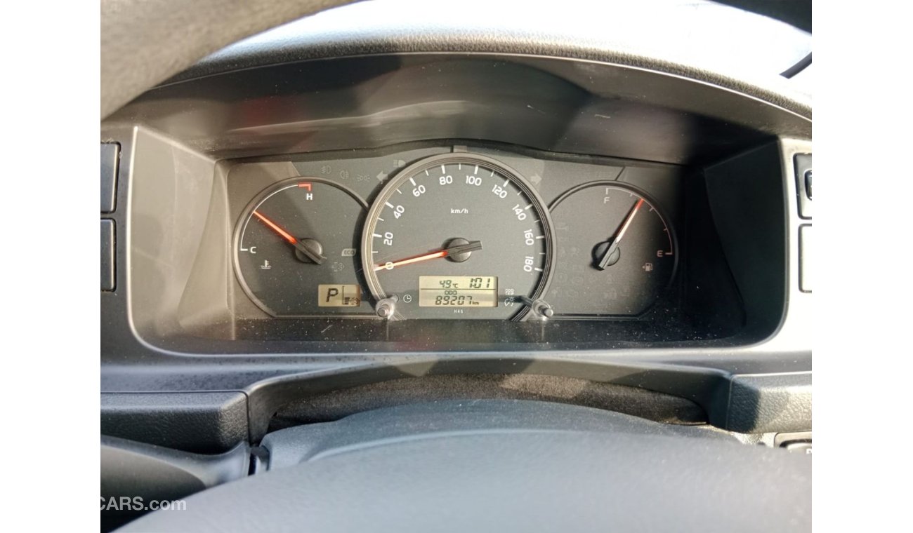 Toyota Hiace TOYOTA HIACE VAN RIGHT HAND DRIVE (PM1558)