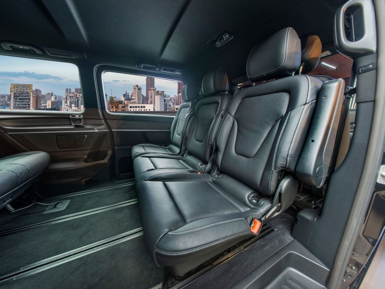 Mercedes Benz V300 AVANTGARDE with Additional Rear A/C
