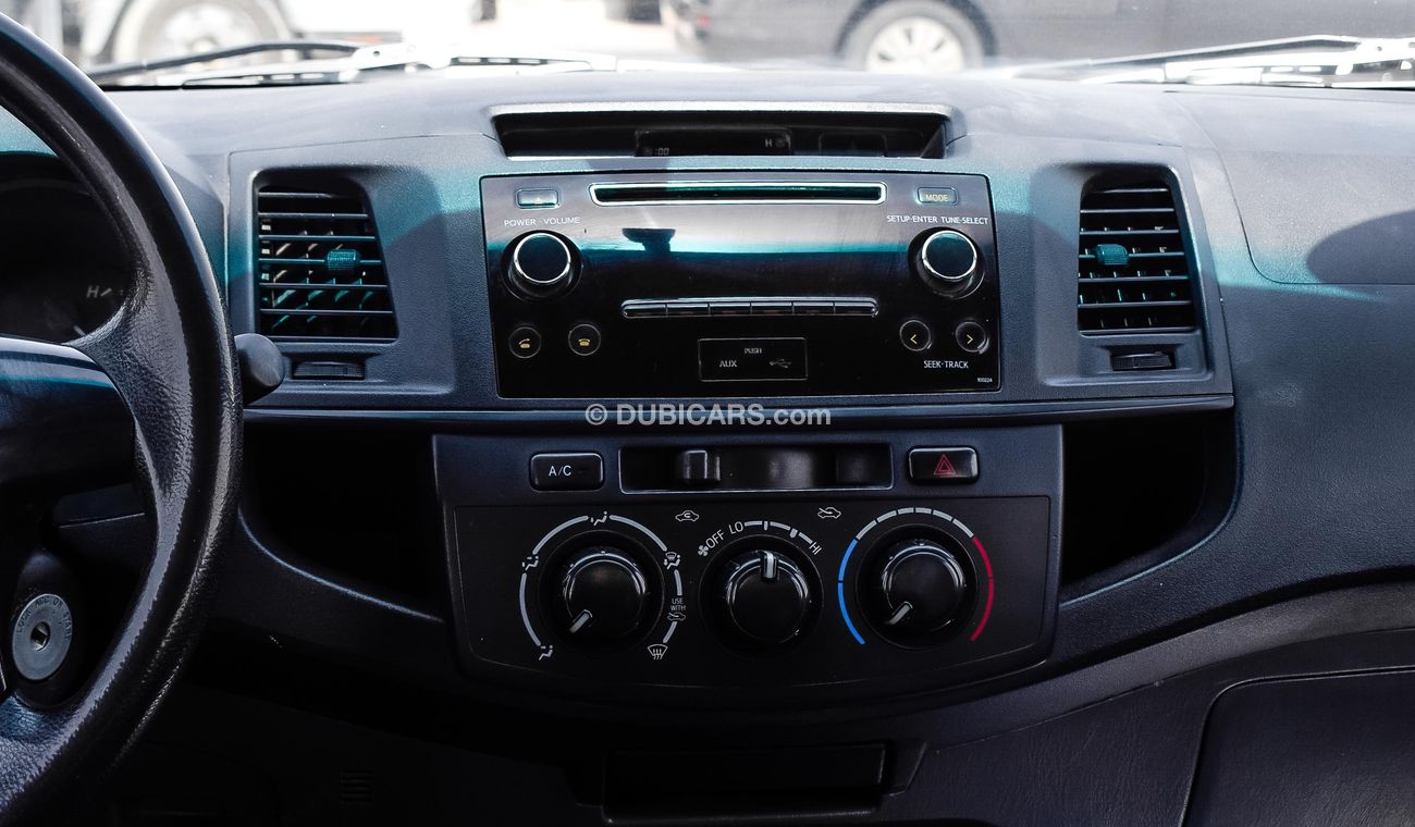 Toyota Hilux 2015 CC No Accident No Paint A Perfect Condition