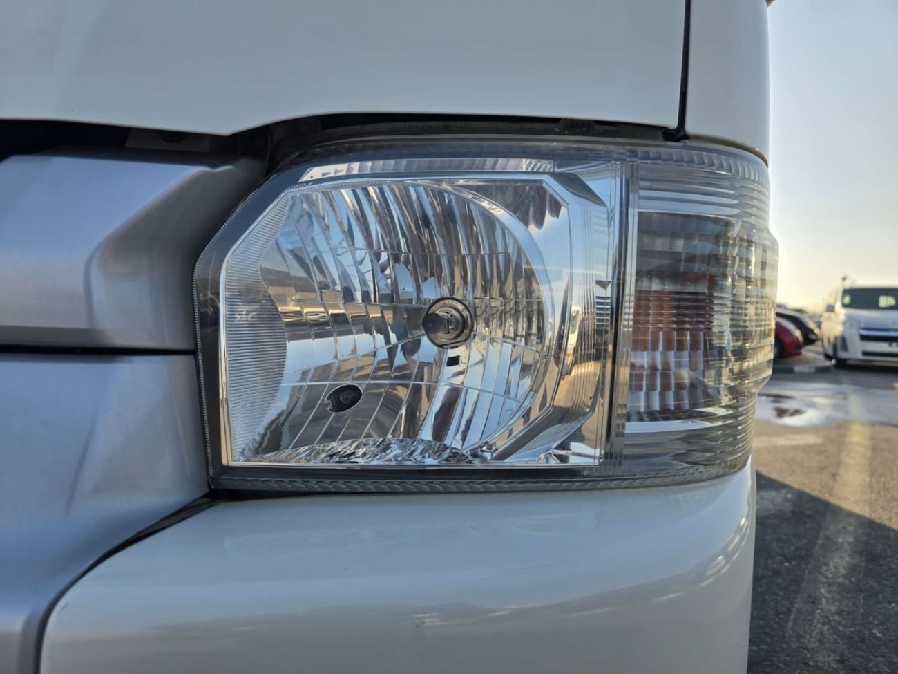 تويوتا هاياس TOYOTA HIACE COMMUTER VAN RHD 2014 MODEL 3.0 L DIESEL AUTOMATIC(PM19787)