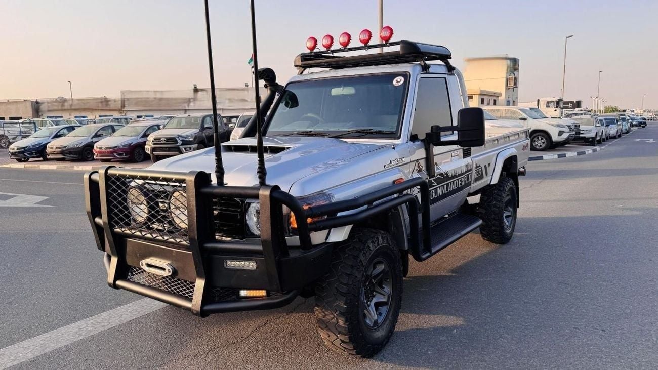 Toyota Land Cruiser Pick Up SINGLE CABIN | MANUAL TRANSMISSION | 4.5L DIESEL ENGINE | 2017 | RHD | PREMIUM TUFF BULL BAR WITH LE