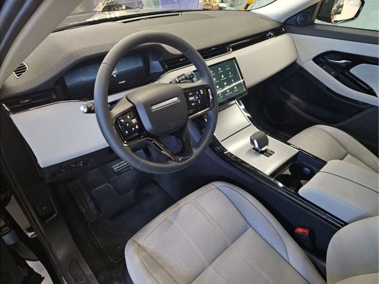 لاند روفر رانج روفر إيفوك 2024 Range Rover Evoque S (5 YEARS WARRANTY AND SERVICE CONTRACT )