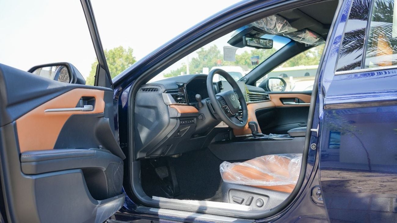 Toyota Camry 2025 Toyota Camry Lumiere 2.5L AT Hybrid (Blue-Tan)