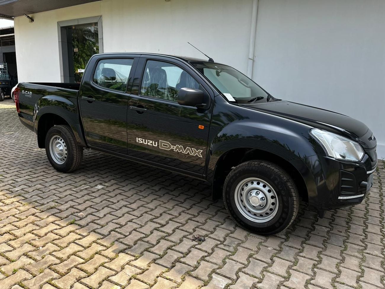 إيسوزو D ماكس DC 2.5L 2WD RIGHT HAND DRIVE DIESEL MANUAL TRANSMISSION