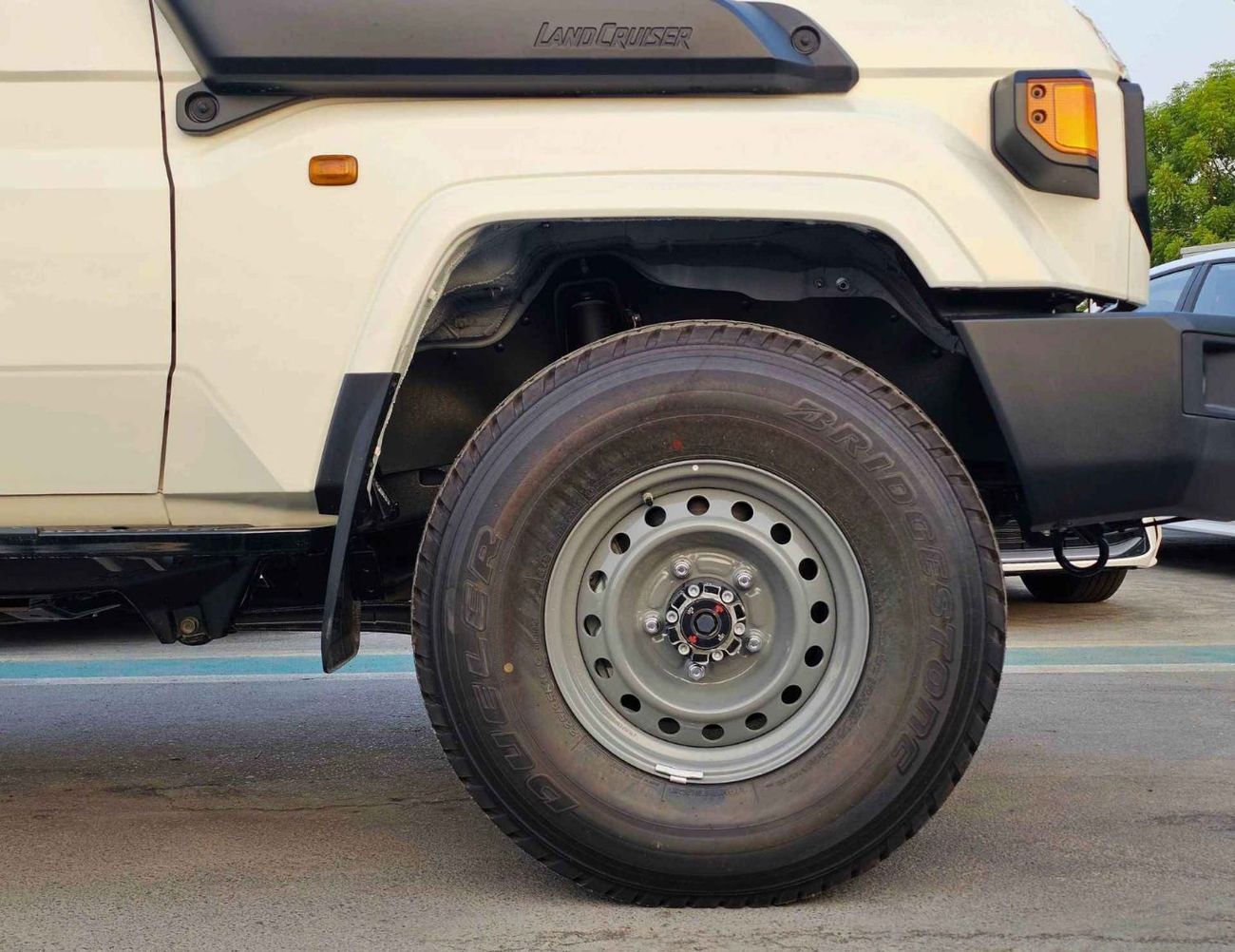 تويوتا لاند كروزر 70 LC78 3 DOOR / 4.0L PETROL A/T / SNORKEL, MANUAL WINDOWS, DUAL TANK  (CODE # 78ATY)