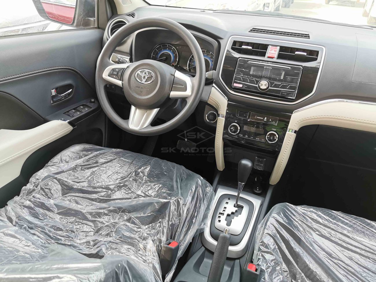 Toyota Rush 1.5L Petrol, 17" Rims, Roof A/C Ventilator, Front Defogger Control, Fabric Seat (CODE # TRGC04)