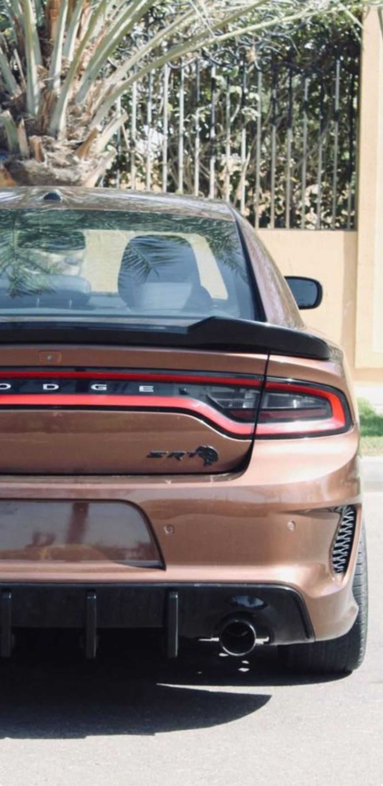 دودج تشارجر Unleash pure muscle with this Dodge Charger 2017, upgraded with an SRT body kit for an aggressive, h