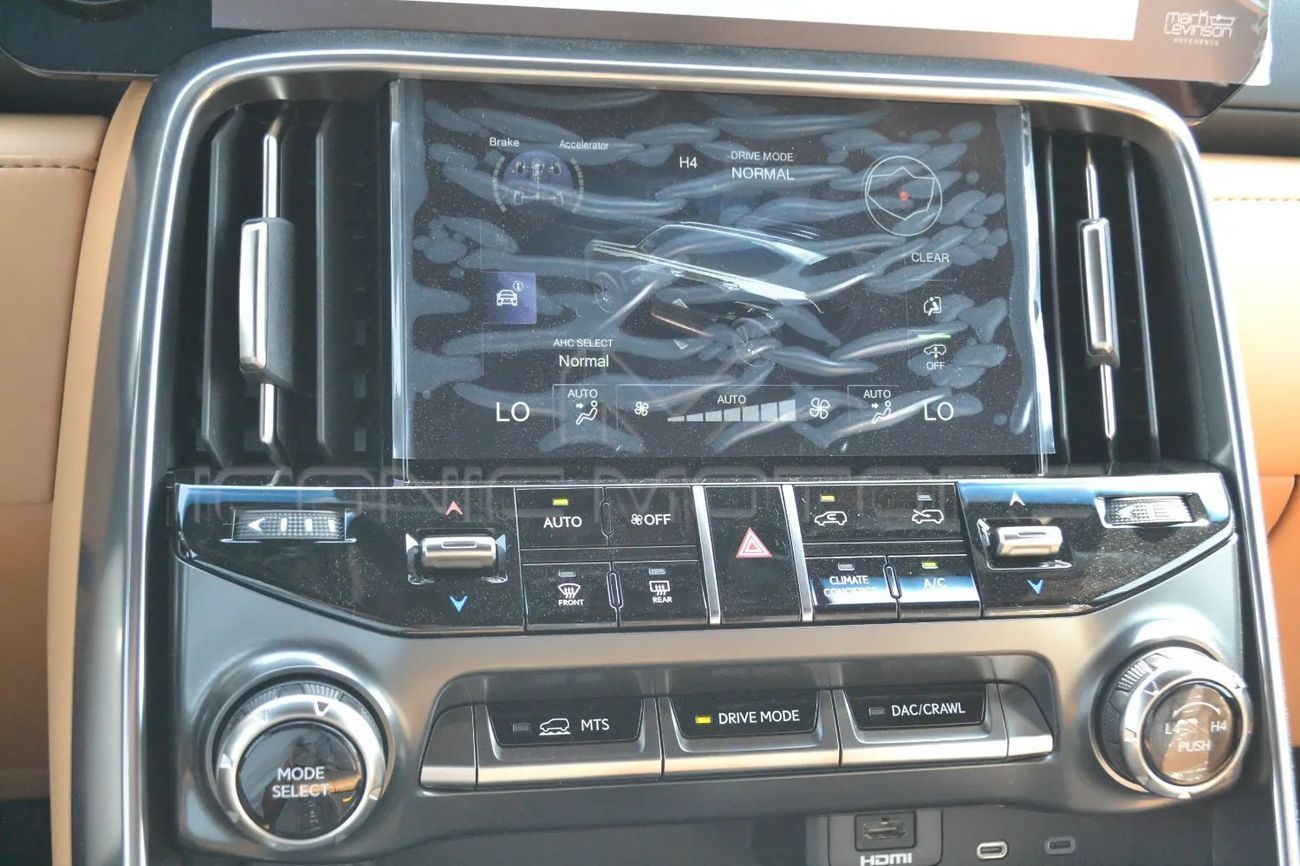 لكزس LX 700h Signature