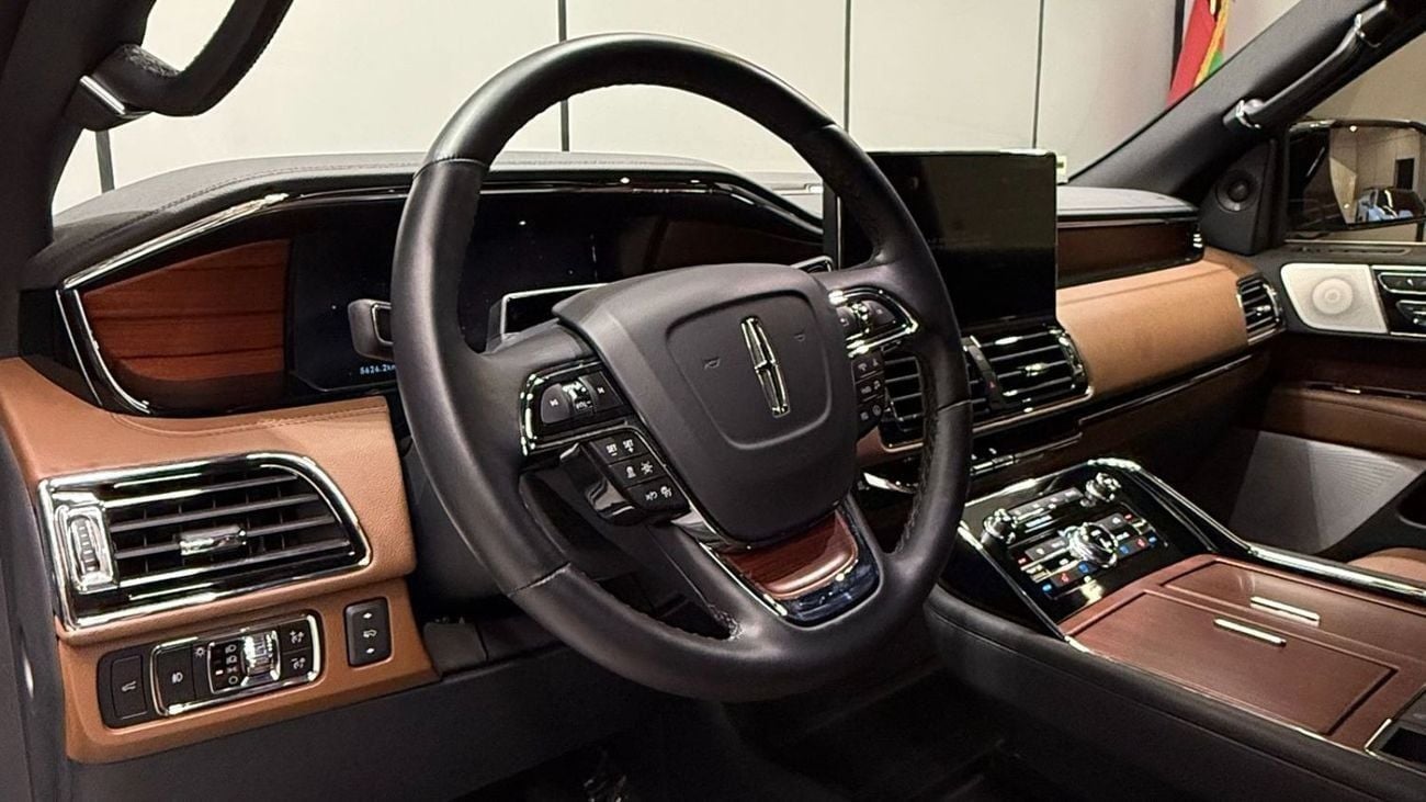 Lincoln Navigator Std 3.5L | GCC Specs | Warranty & Service Contract Until 2029 | Only 5,000 KM
