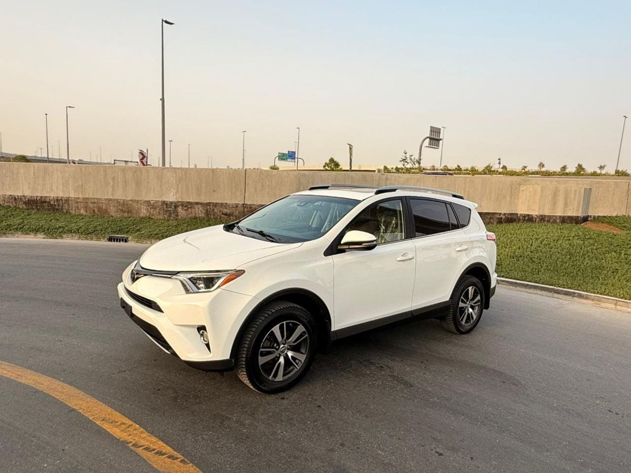 تويوتا راف ٤ VXR XLE