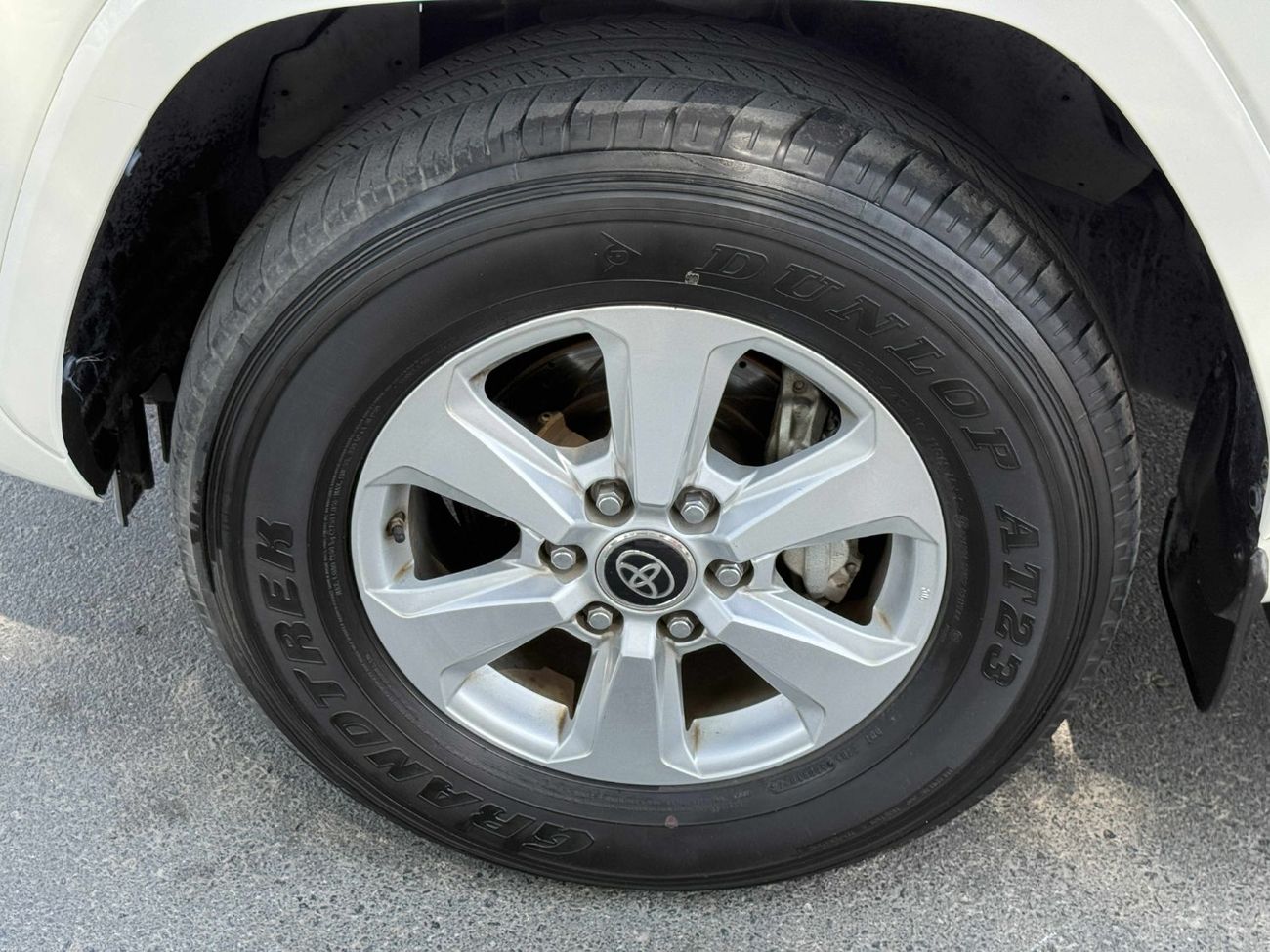 Toyota Land Cruiser GXR 3.5L GCC SPEC NEAT AND CLEAN