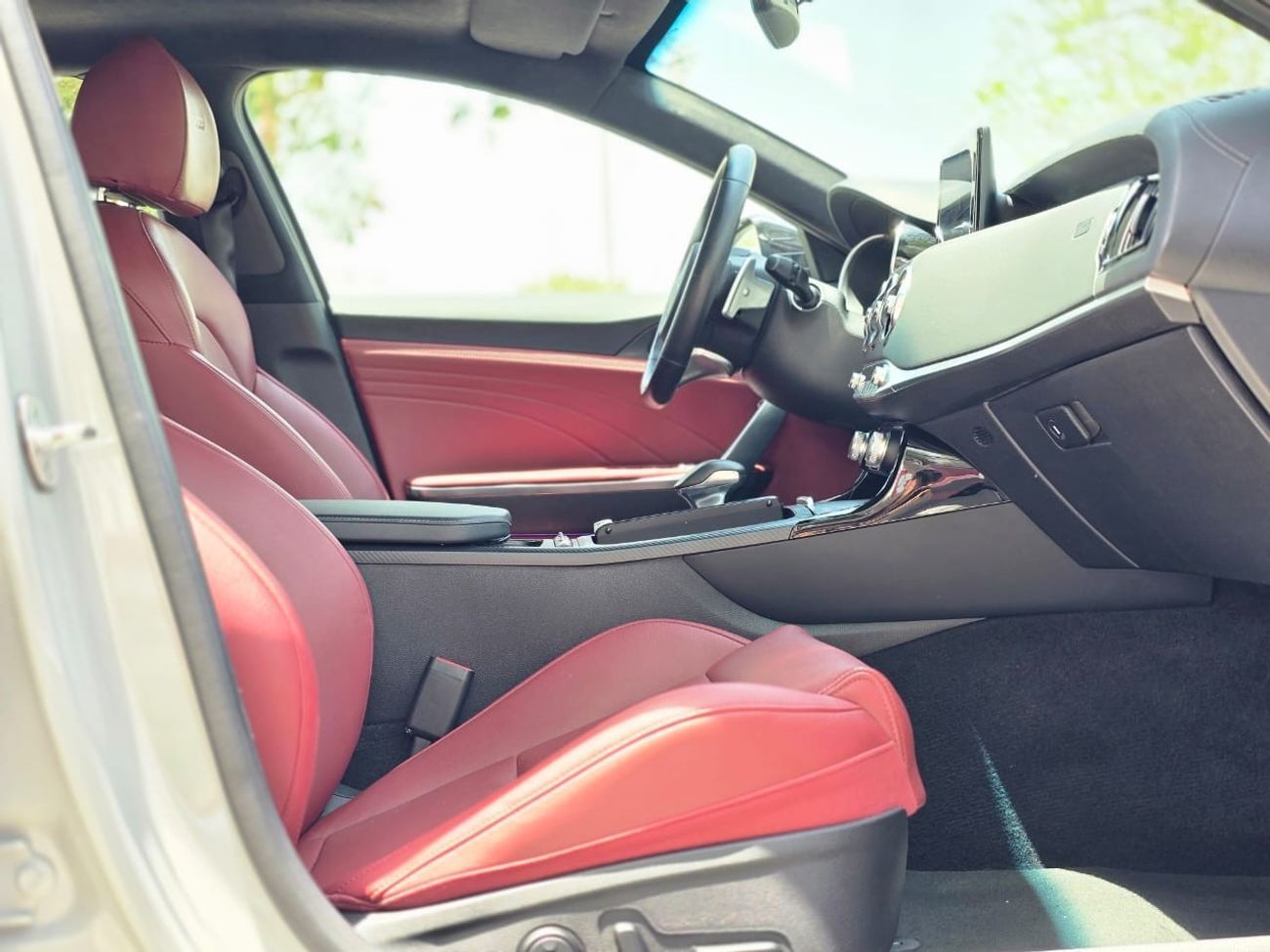 كيا ستينجر Std 2.0L Sportback V4 fully loaded GCC UNDER WARRANTY AND SERVICE CONTACT