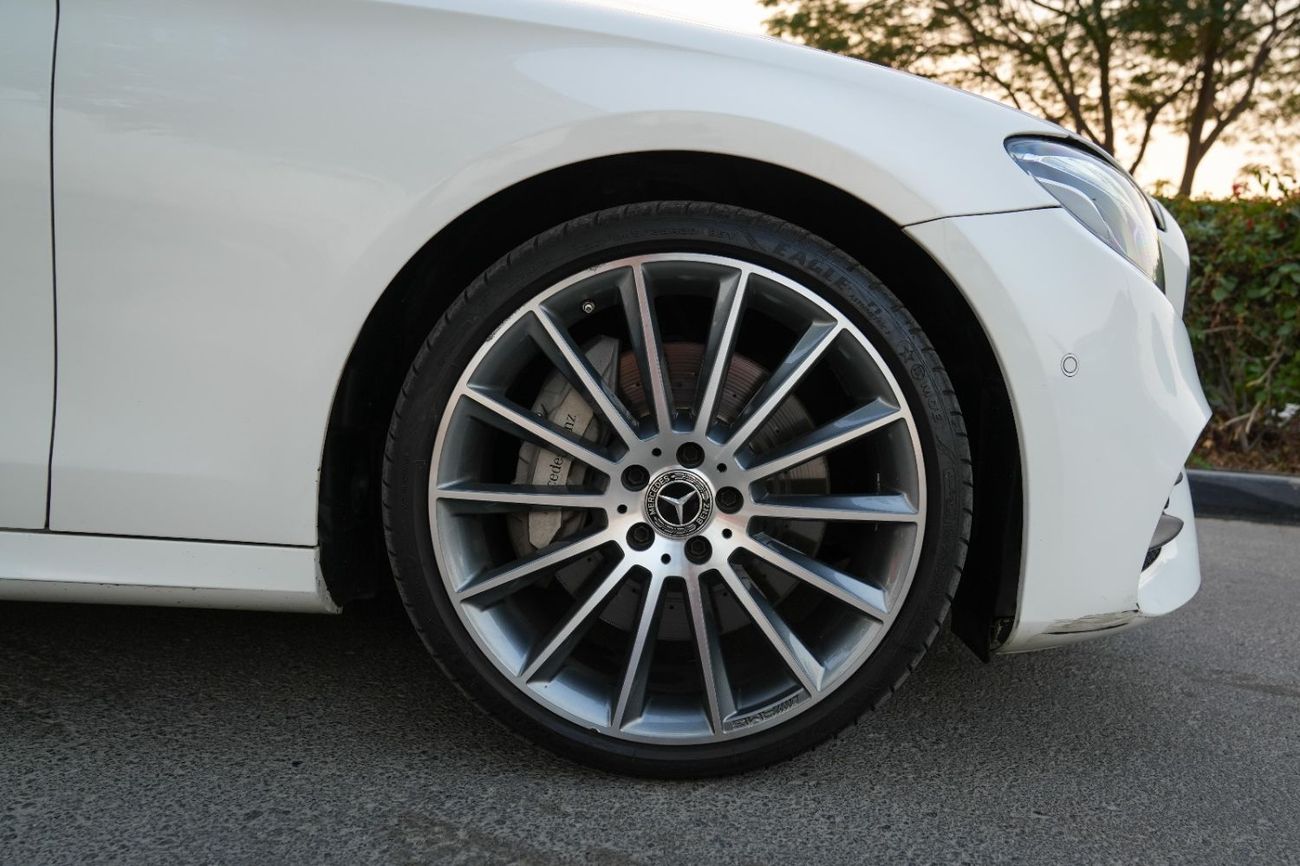 مرسيدس بنز E300 4MATIC 2017!! KOREAN SPECS!! NO PAINT!! NO ACCIDENT!!