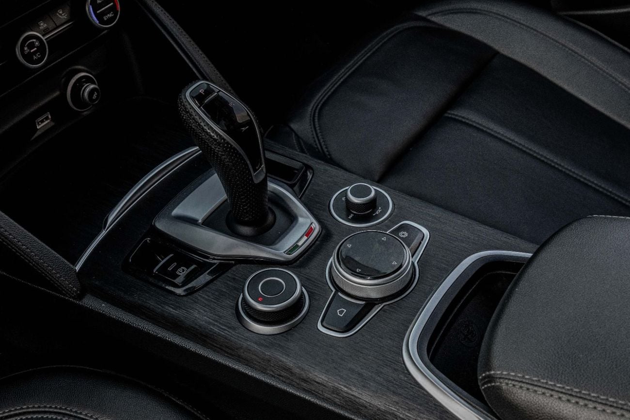 ألفا روميو ستيلفيو Stelvio Super | 1,469 P.M | 0% Downpayment | Service History!