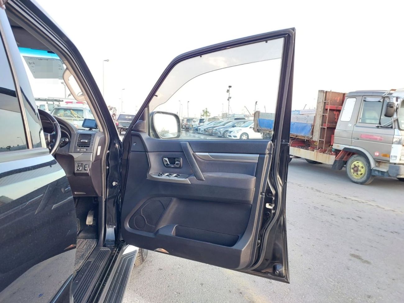 ميتسوبيشي باجيرو MITSUBISHI PAJERO SUV RHD 2012 MODEL 3.2 L DIESEL AUTOMATIC(PM01286)