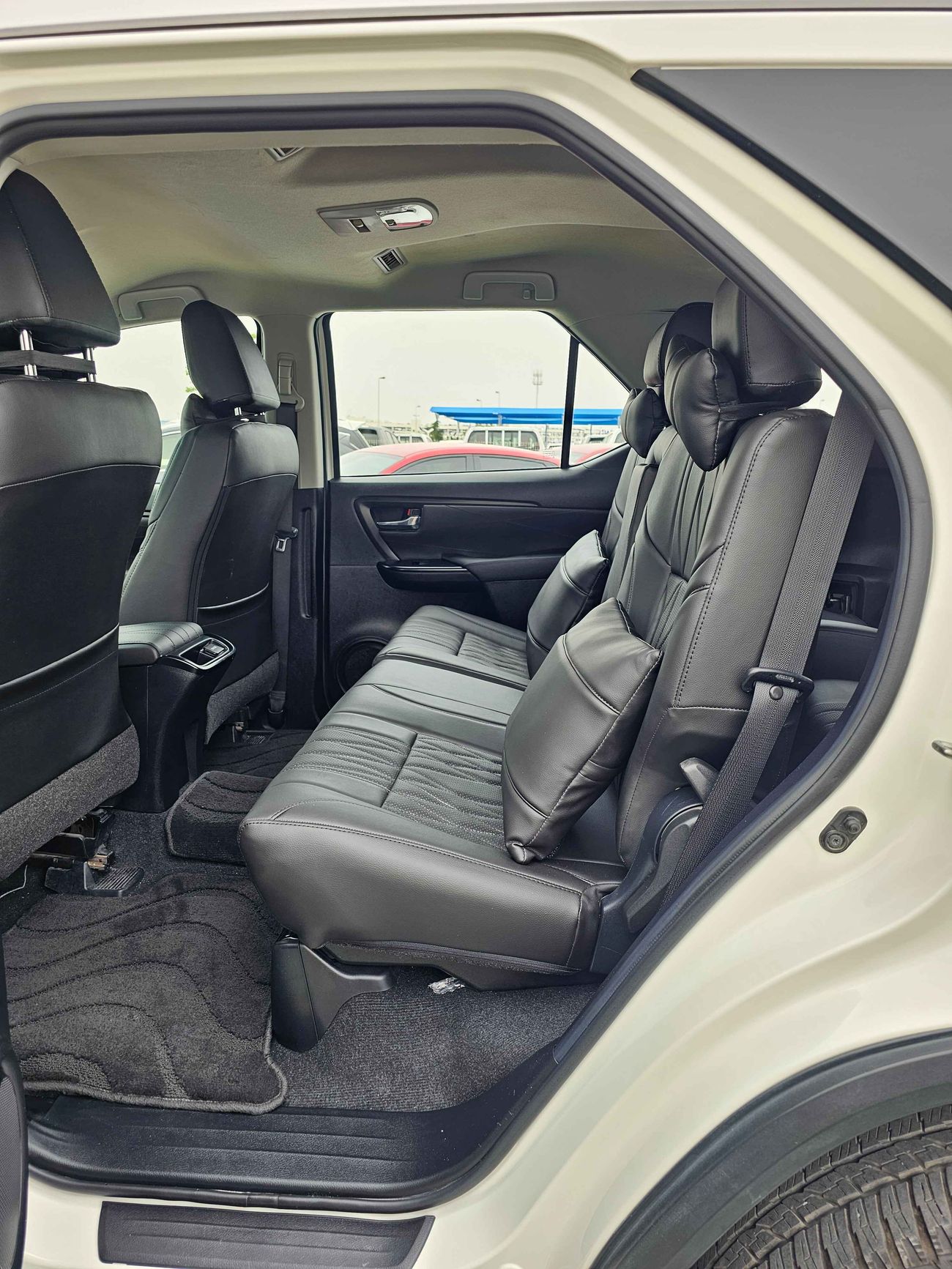 Toyota Fortuner EXR / V4/ 4WD/ DVD REAR CAMERA/ LEATHER SEATS/ ORG MILEAGE/ 1189 MONTHLY /LOT#98021