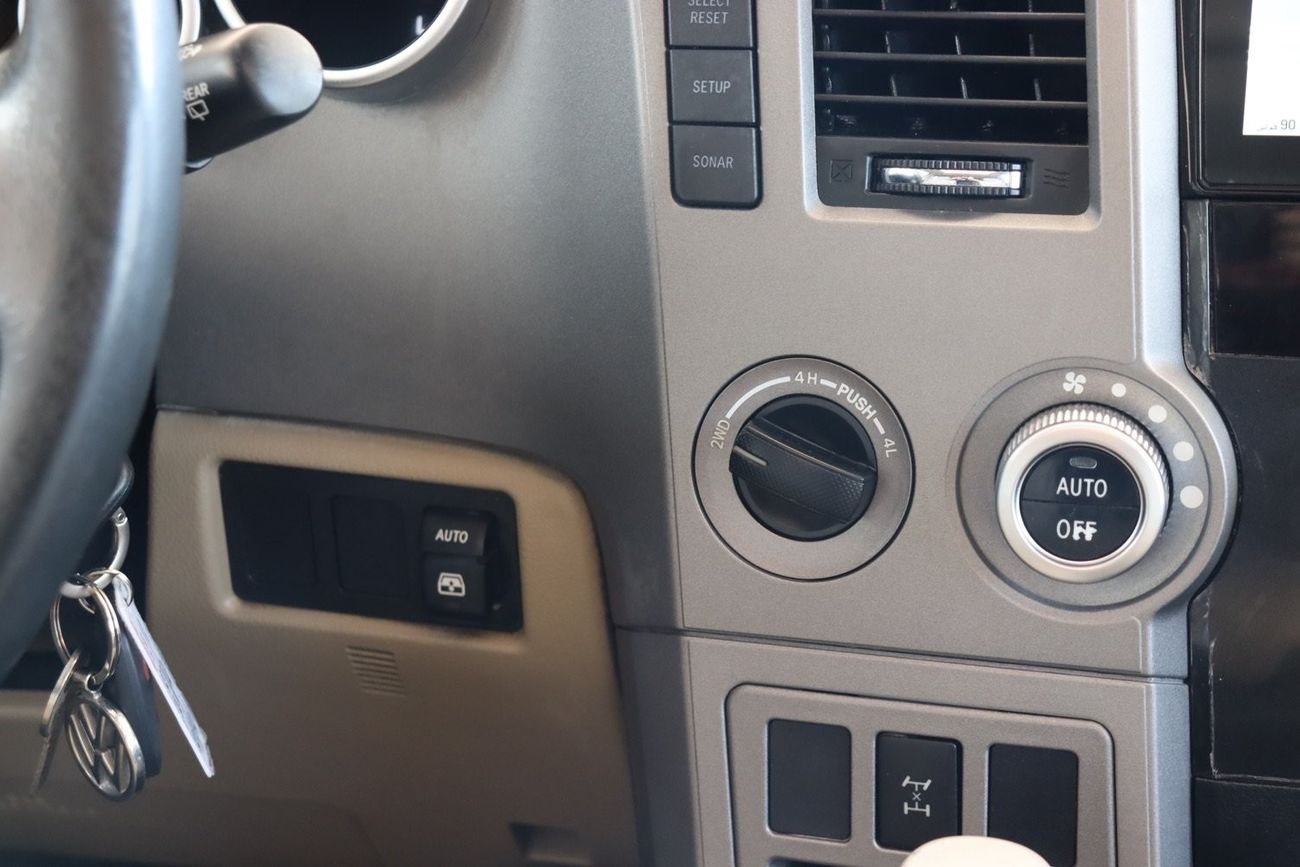 تويوتا سيكويا ليميتيد اعلى