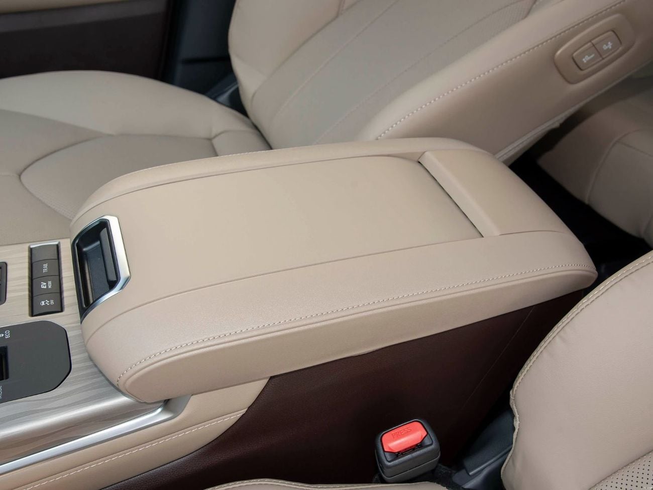 تويوتا هايلاندر Automatic . Hybrid . SUV/Crossover . All Wheel Drive . 7 Seats . 5 Doors ▾ Brand new 2026 Toyota Highlander Limited E-Four Hybrid 2.5L, Chinese Specs. Premium top-tier trim fe