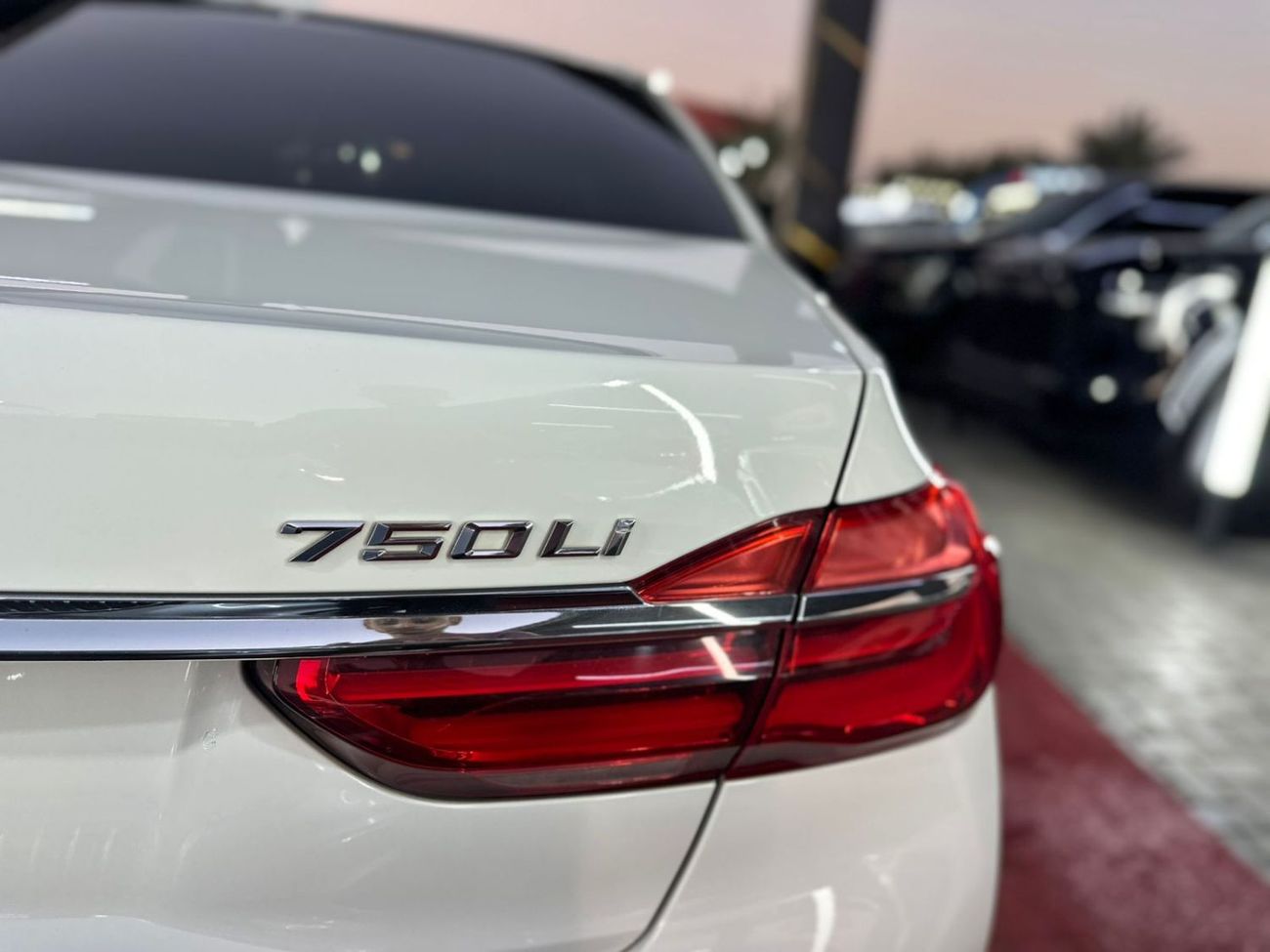 بي أم دبليو 750Li Luxury 4.4L (443 HP)