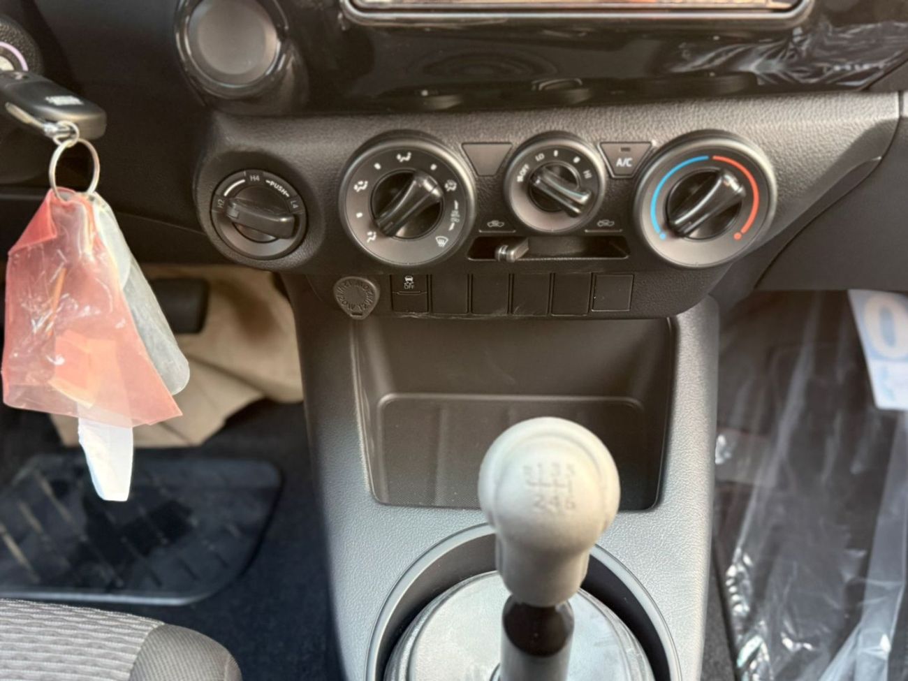 Toyota Hilux HILUX 2.4L DIESEL M/T 4X4 D/C POWER WINDOWS 2025 MODEL