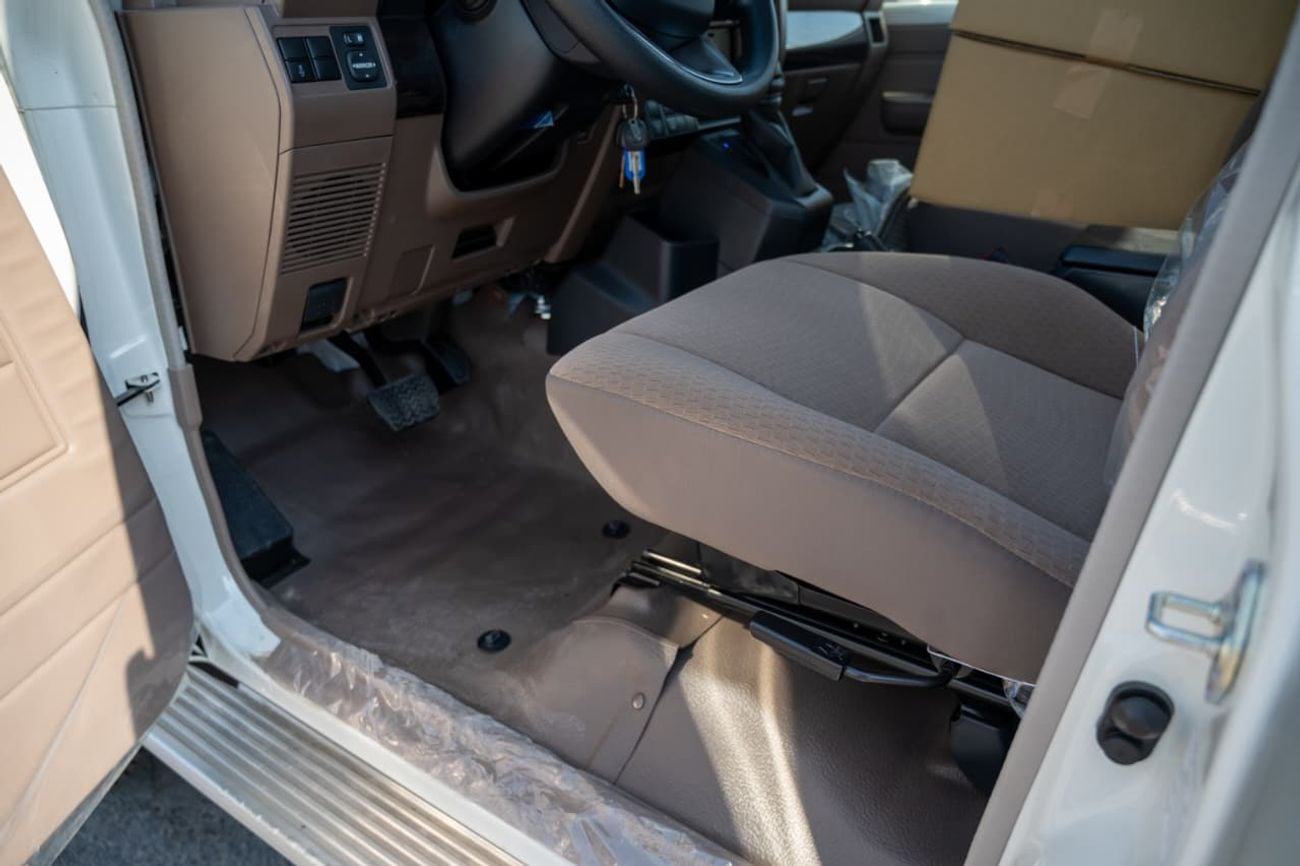 Toyota Land Cruiser Pickup 70 LC79 Double Cab 2.8L Turbo Diesel STD DL-E A/T 2026 MODEL GCC SPECS