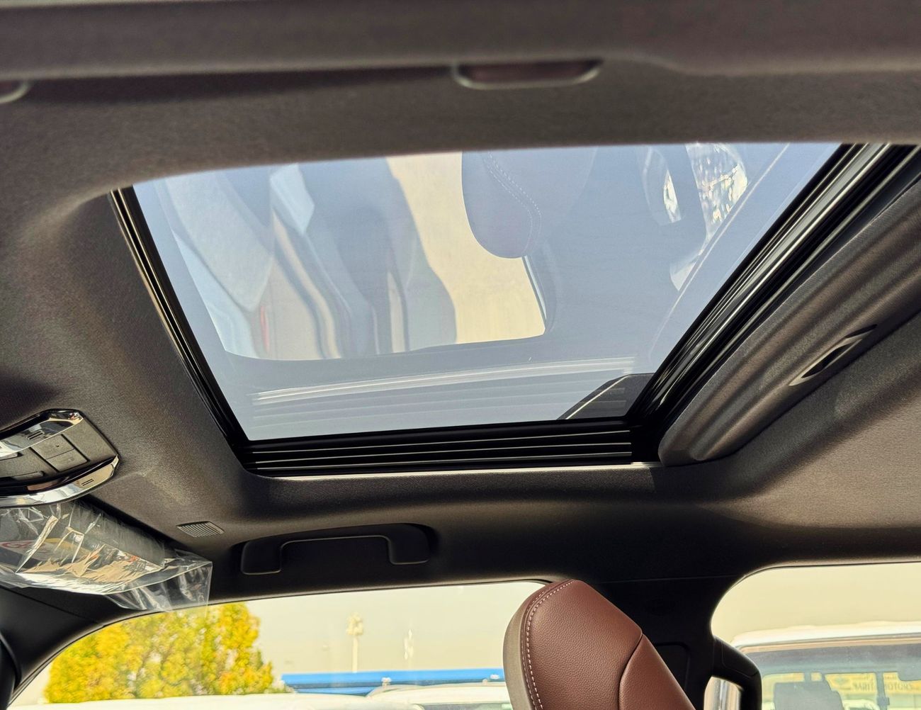 تويوتا برادو LUXURY / TOP VARIANT/ 2.4L V4 PETROL/ HEADUP DISPLAY WITH 360* / POWER SEATS/ SUNROOF (CODE# PPADV)