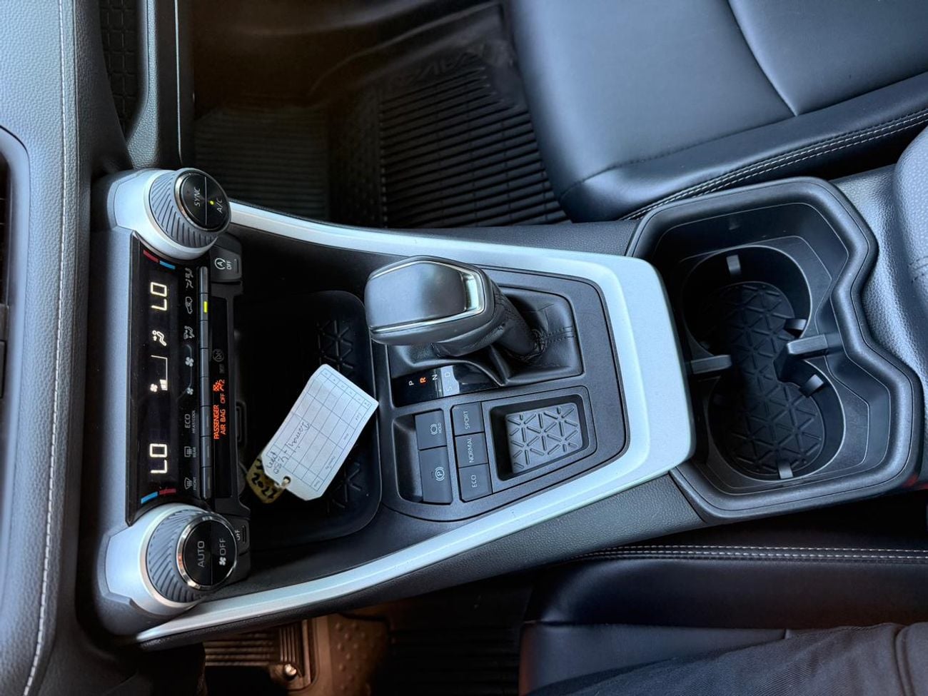 Toyota RAV4 XLE premium 2.5L Full option