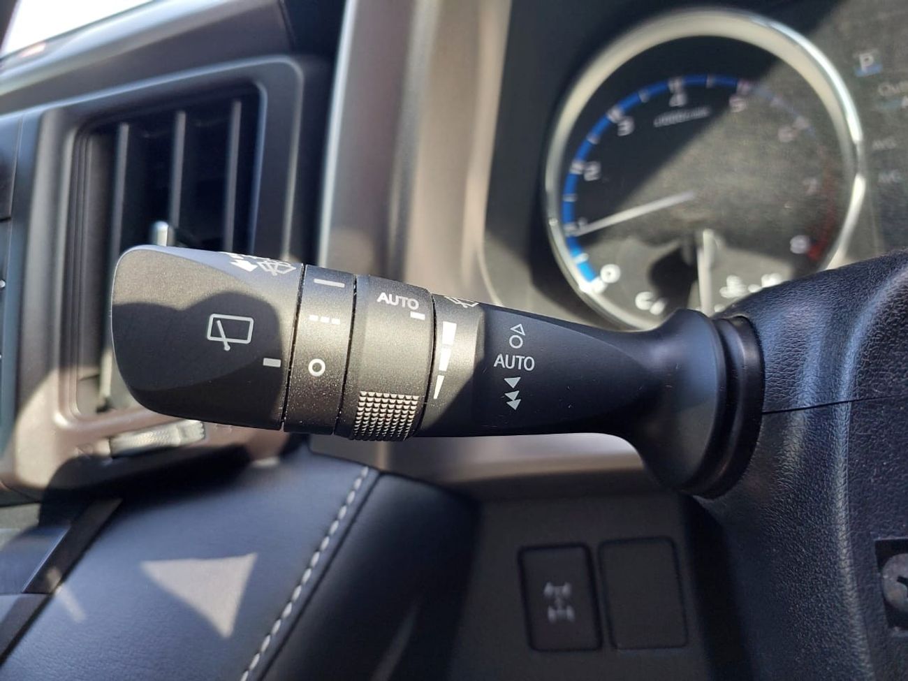 تويوتا راف ٤ TOYOTA RAV4 SUV RHD 2016 MODEL 2.5 L PETROL AUTOMATIC(PM97905)