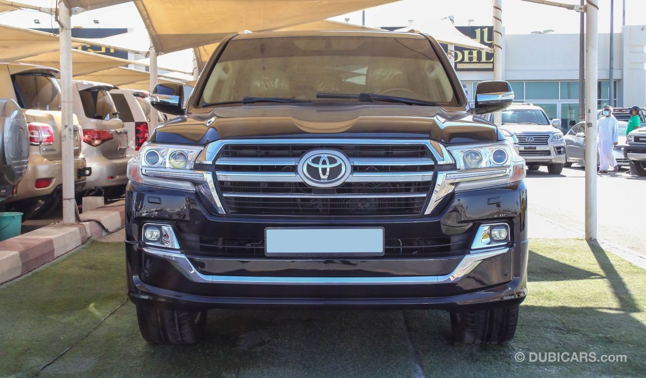 Toyota Land Cruiser GXR V8