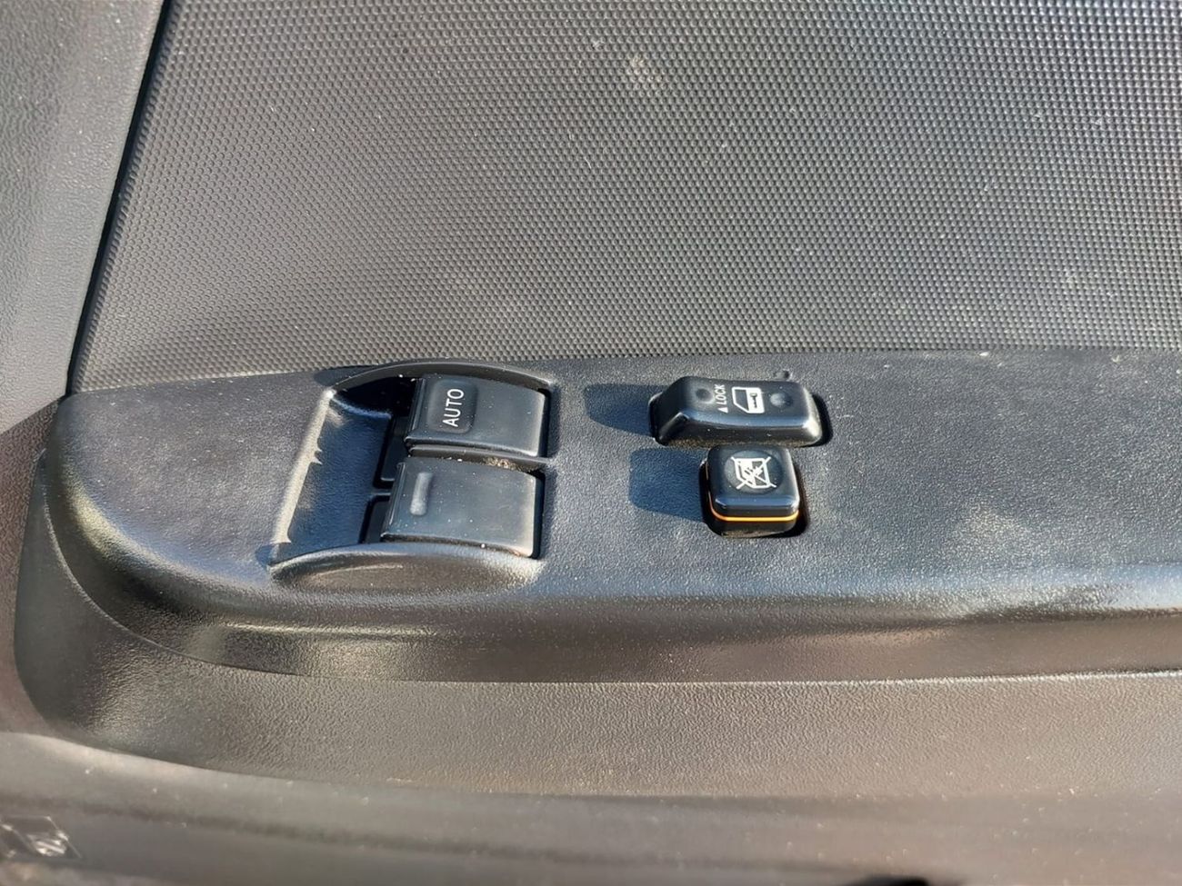 Toyota Hiace TOYOTA HIACE VAN RHD 2015 MODEL 3.0 L DIESEL AUTOMATIC(PM16111)