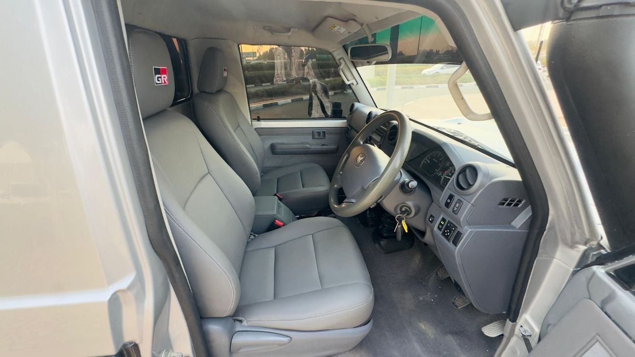 Toyota Land Cruiser Pick Up AFTER MARKET MODIFIED | SINGLE CABIN | 4.5L DIESEL ENGINE | MANUAL TRANSMISSION | RHD