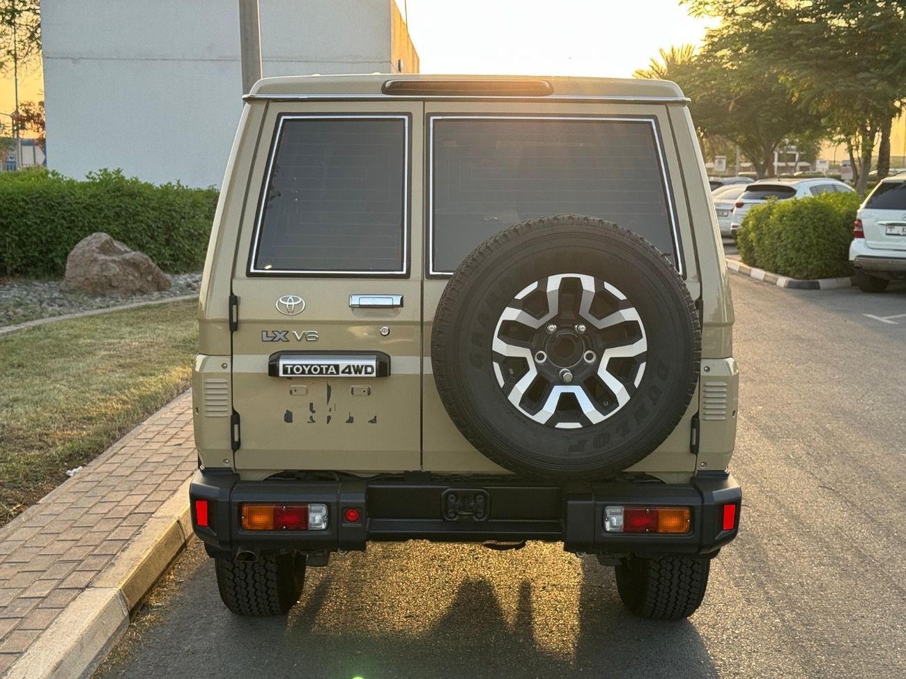Toyota Land Cruiser LX V6