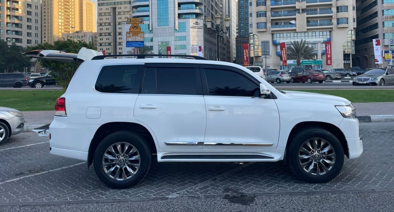 Toyota Land Cruiser DIESEL 4.5 LITER ,2020 MODEL RIGHT HAND DRIVE ,AVAILABLE FOR EXPORT ONLY