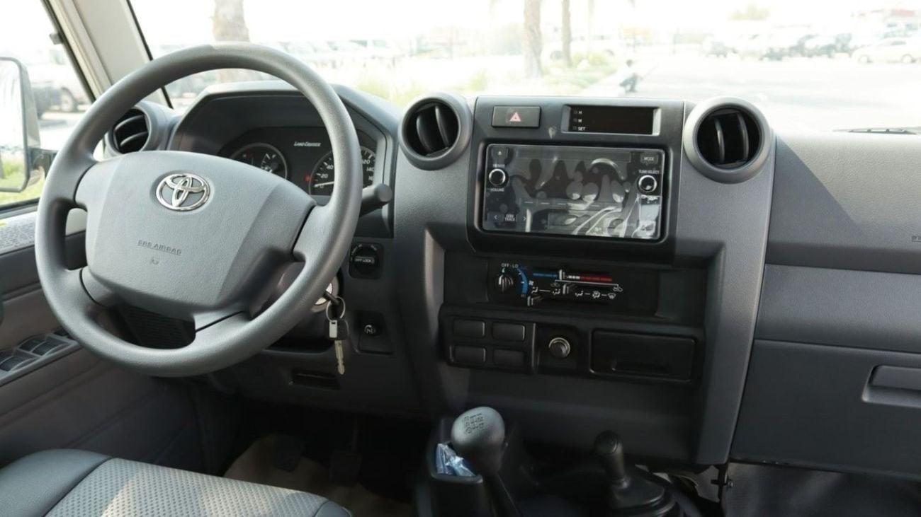 Toyota Land Cruiser Pick Up DIESEL Double Cab Pick Up 1HZJ 4.2Ltr.  DIFFERENTIAL LOCK ,POWER WINDOW CENTER LOCK , 11 LEAF