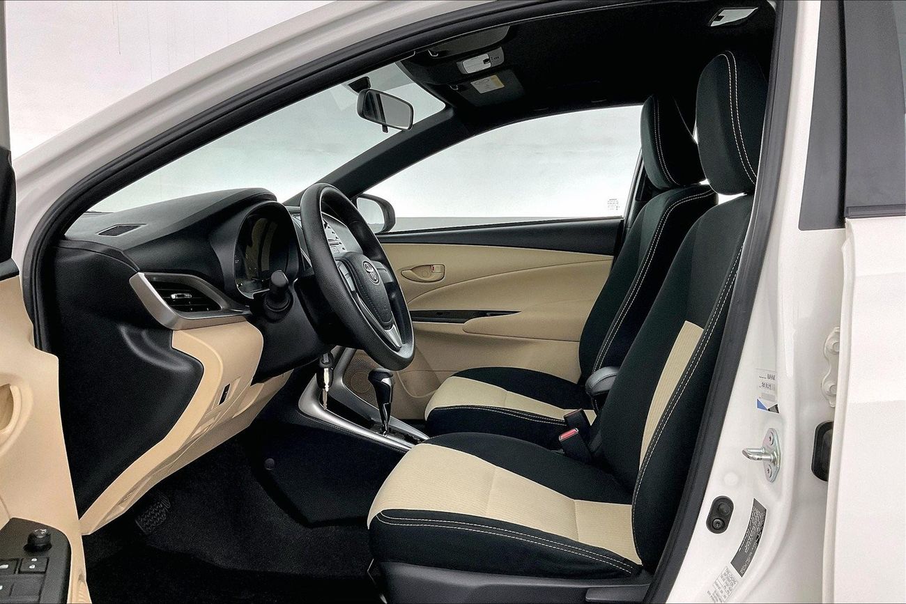 تويوتا يارس SE / E | سنة ضمان مجانية | 0 دفعة أولى | سياسة الإعادة بعد 7 أيام