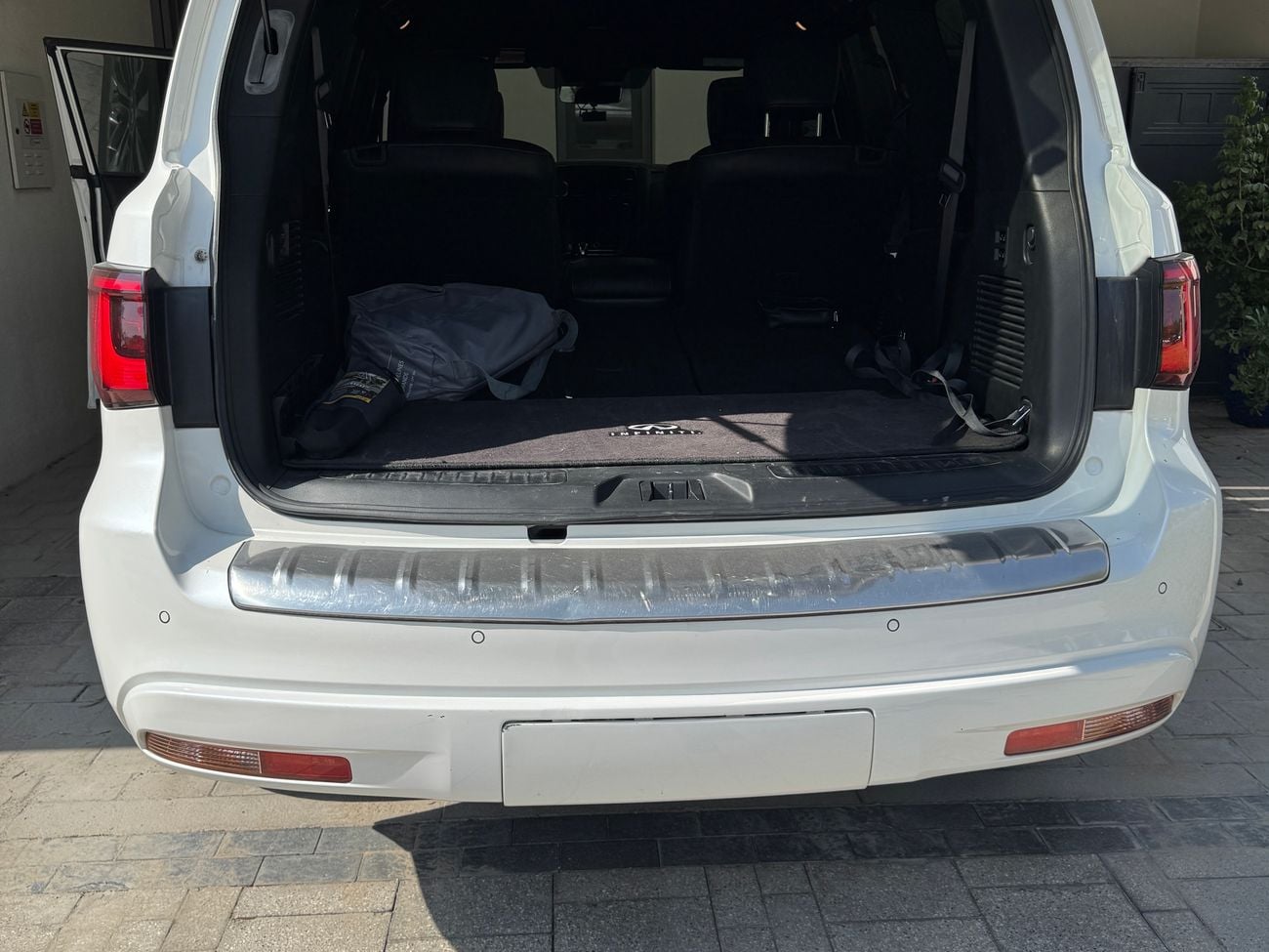 Infiniti QX80 LUXE SENSORY PROACTIVE Sensory 4WD CLEAN CARFAX