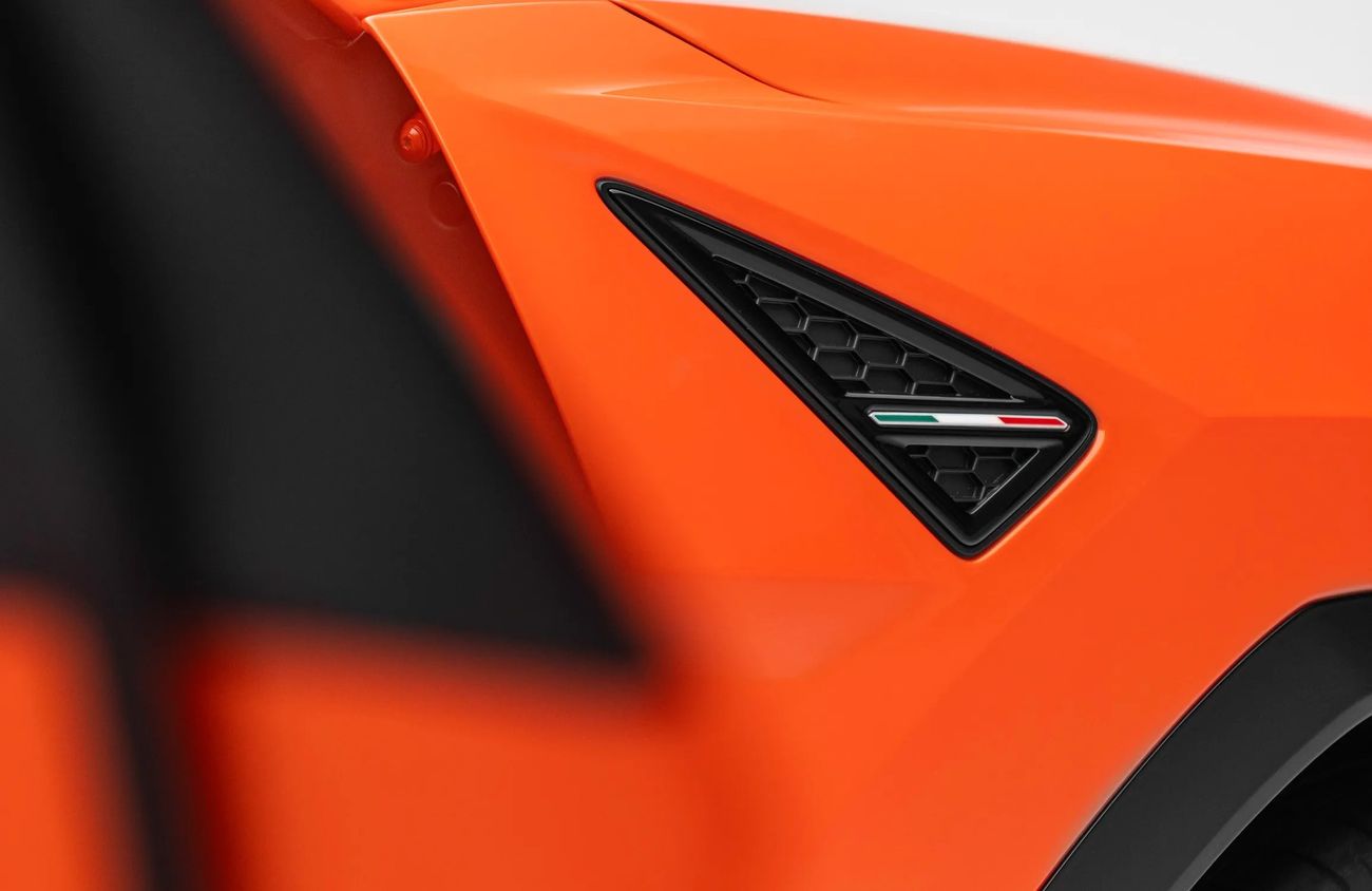 لامبورغيني اوروس 4.0L V8 Twin-Turbocharged Engine + eMotors