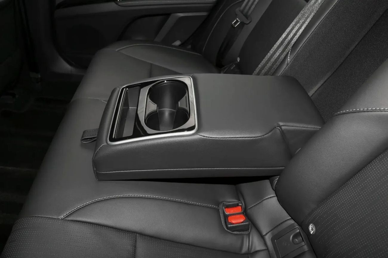 Toyota Camry 2.5HG Hybrid Chinese Specs Export Price Can Be Register in UAE