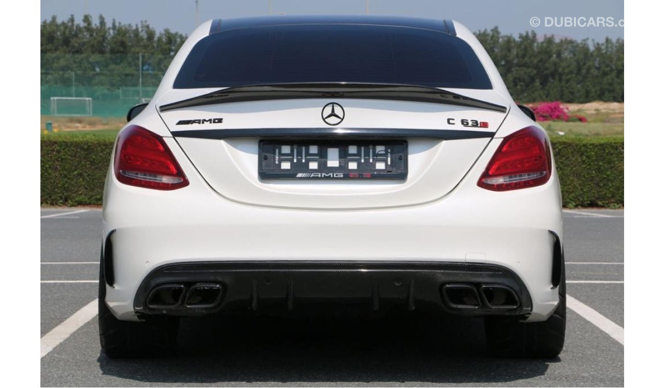 مرسيدس بنز C 63 AMG Std مرسيدس بنز اي ام جي C63s  2016 فل اوبشن فل كاربن فايبر  بحالة الوكالة