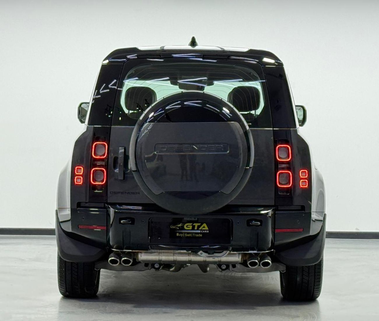 لاند روفر ديفندر 2025 Land Rover Defender 110 P525, 2030 Warranty + Service Pack, Delivery Kms, Fully Loaded, GCC