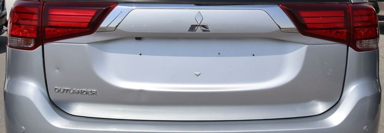 ميتسوبيشي آوتلاندر ميتسوبيشى آوتلاندر 2016-7 مقاعد -  خليجى بحاله ممتازه ممشى 155000 كم بمحرك  2.4L بسعر 30000 درهم