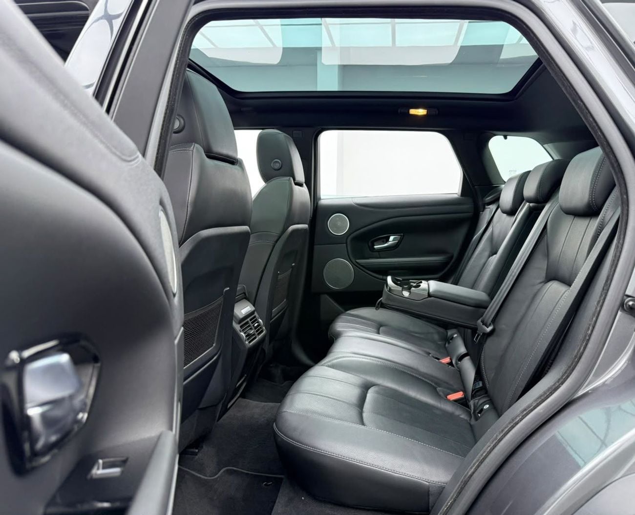 Land Rover Range Rover Evoque SE 2018 Range Rover Evoque R Dynamic SE, Full Service History, Fully Loaded, Excellent Condition, GCC