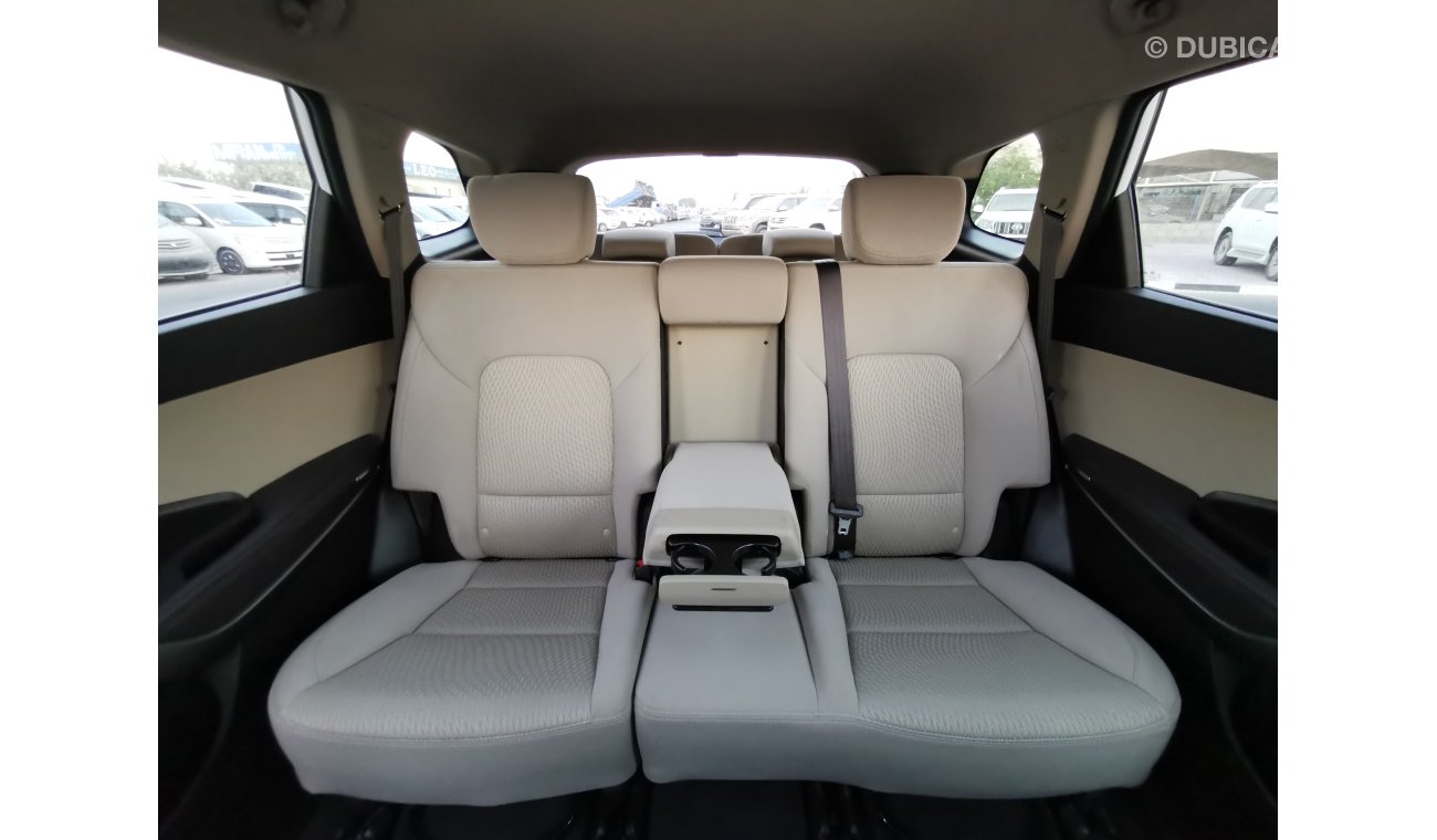 Hyundai Santa Fe 3.3L, 18" Rims, Driver Power Seat, Rear Camera, LED Headlights, Fabric Seats, DVD (LOT # 787)