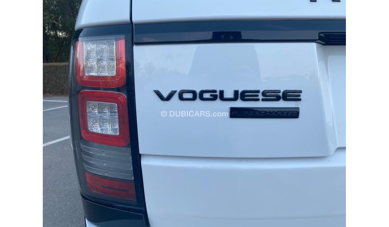Land Rover Range Rover Range rover Vogue SE V8 2014 GCC Original  paint