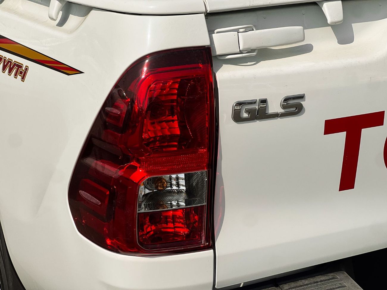 تويوتا هيلوكس EXPORT ONLY - GLS 2.7L 4WD Single Cabin (With Central Diff Lock)