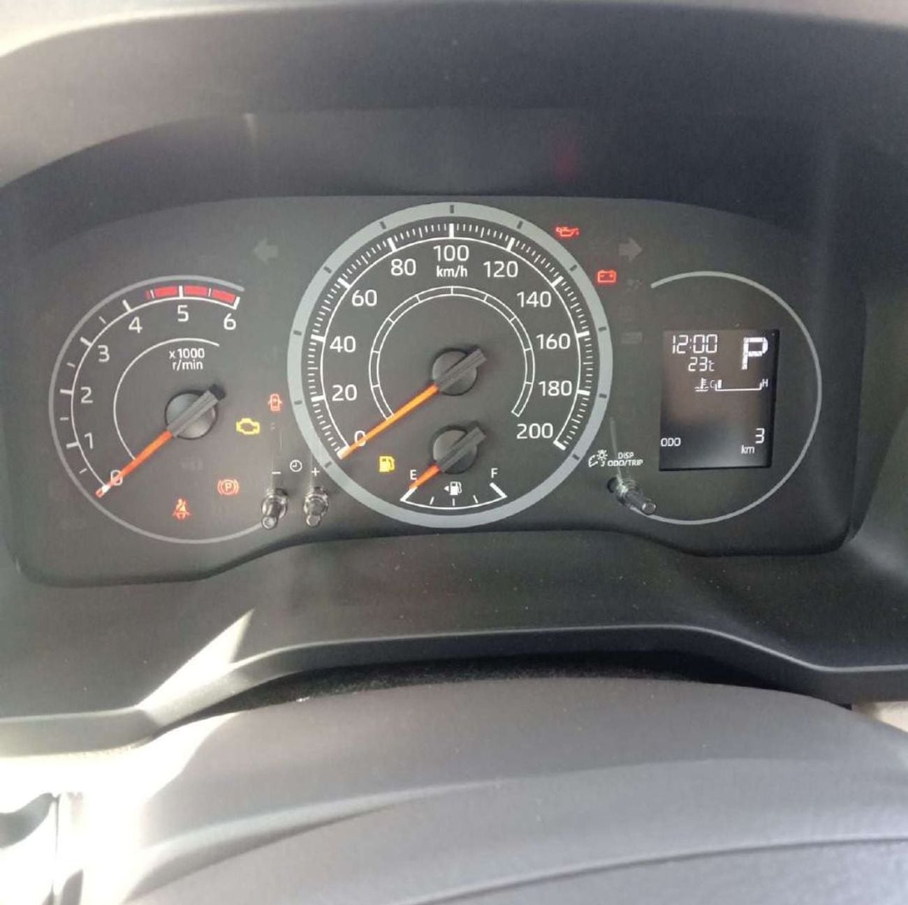 تويوتا هاياس GL 2.8L . Diesel . Automatic . Rear Wheel Drive . High Roof