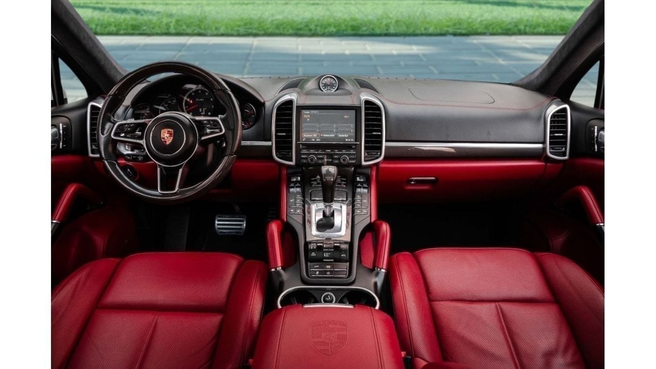 Porsche Cayenne Turbo | 4,082 P.M (3 Years)⁣ | 0% Downpayment | Agency Service History