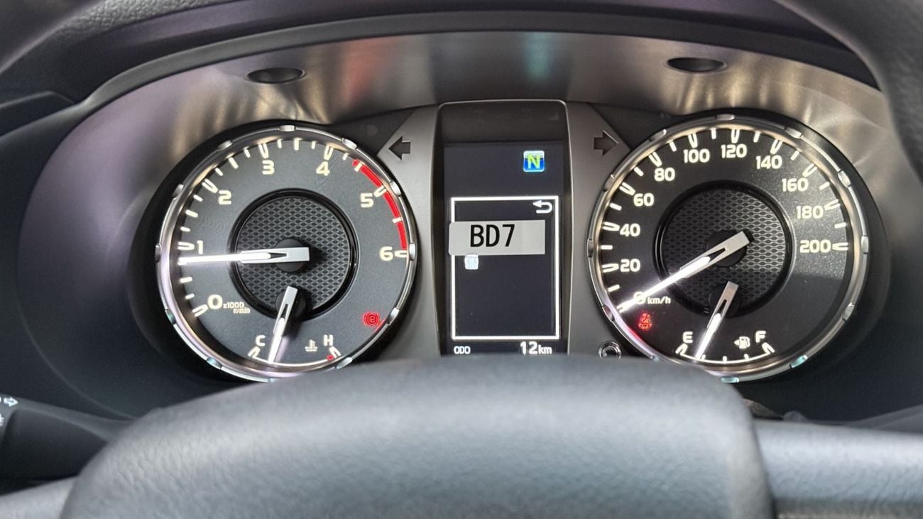 تويوتا هيلوكس 2.4L Diesel Manual Double Cab 4x4 2026YM